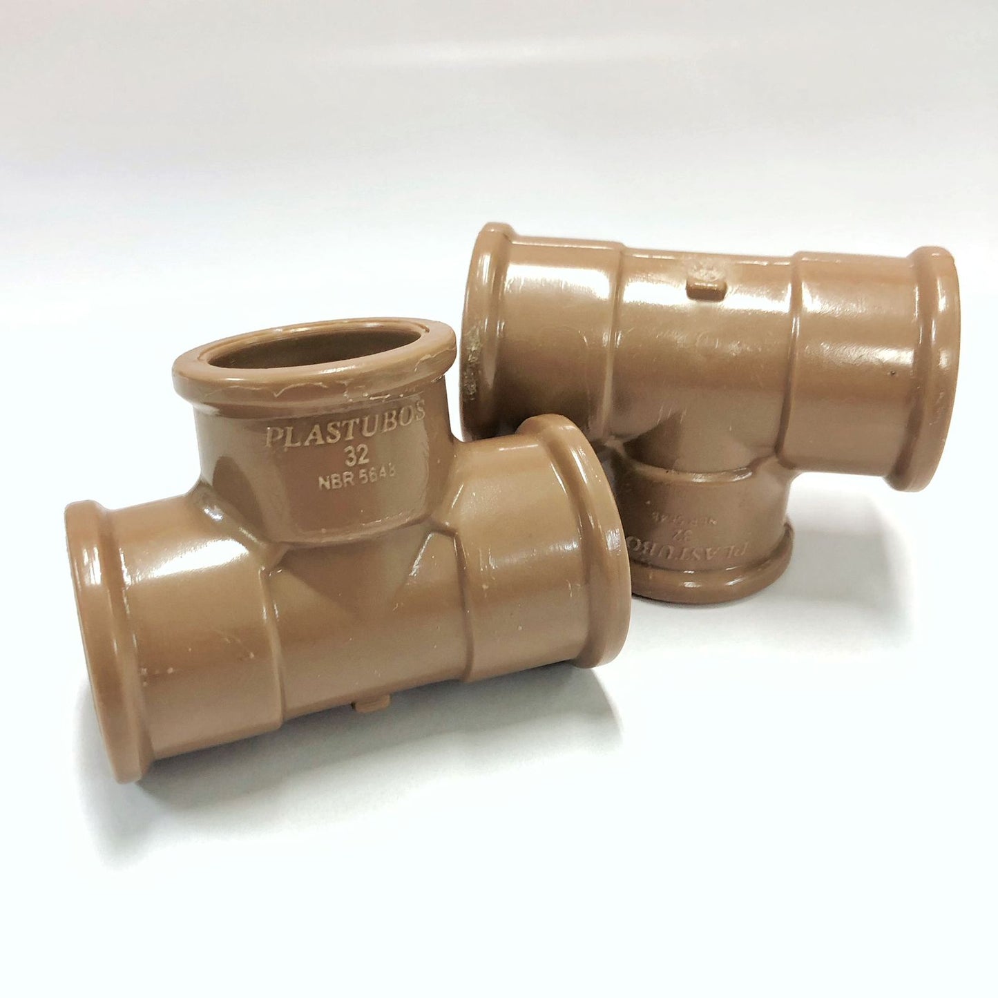 Tê Soldável 32mm PVC Marrom — Predial